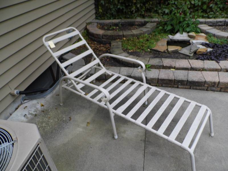 lot 92 image: Chaise Lounge - Cushion