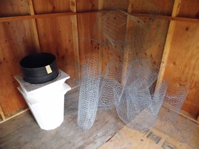 lot 103 image: Chicken Wire - Rose Covers