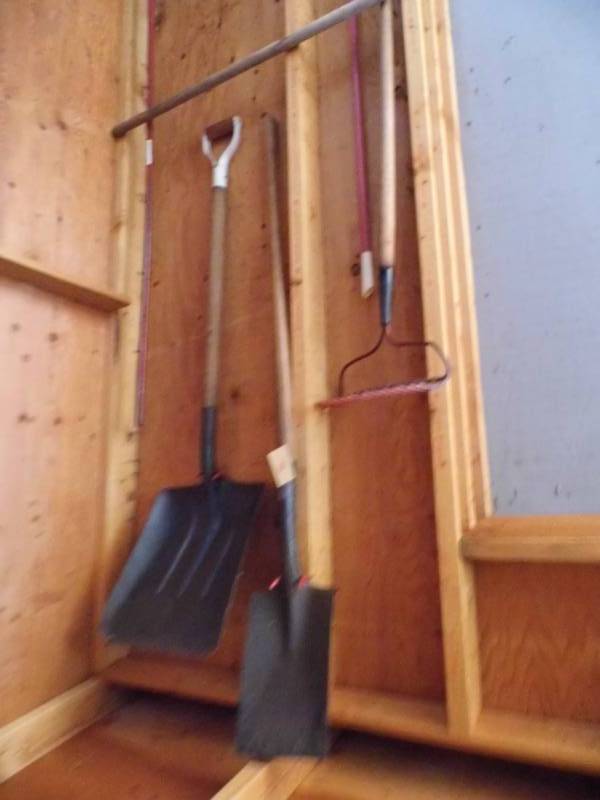 lot 104 image: Shovels - Rakes