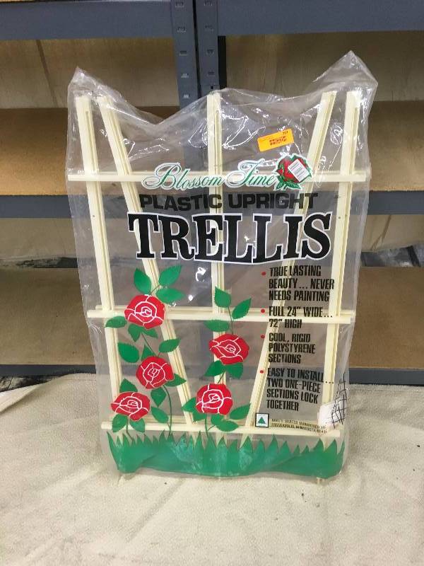 lot 207 image: Blossom Time Plastic Upright Trellis