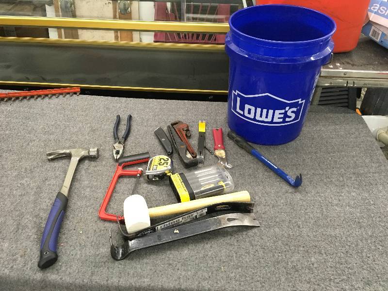 lot 225 image: Misc Tools W Bucket