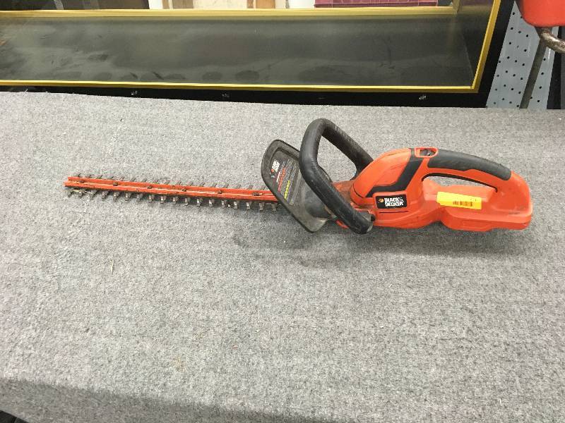lot 231 image: Black & Decker Hedge Trimmer