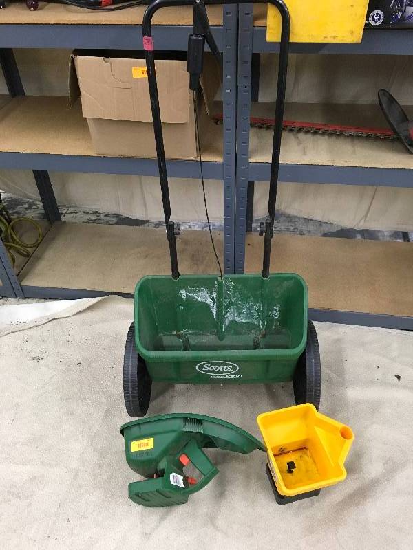lot 240 image: Fertilizer Feeders