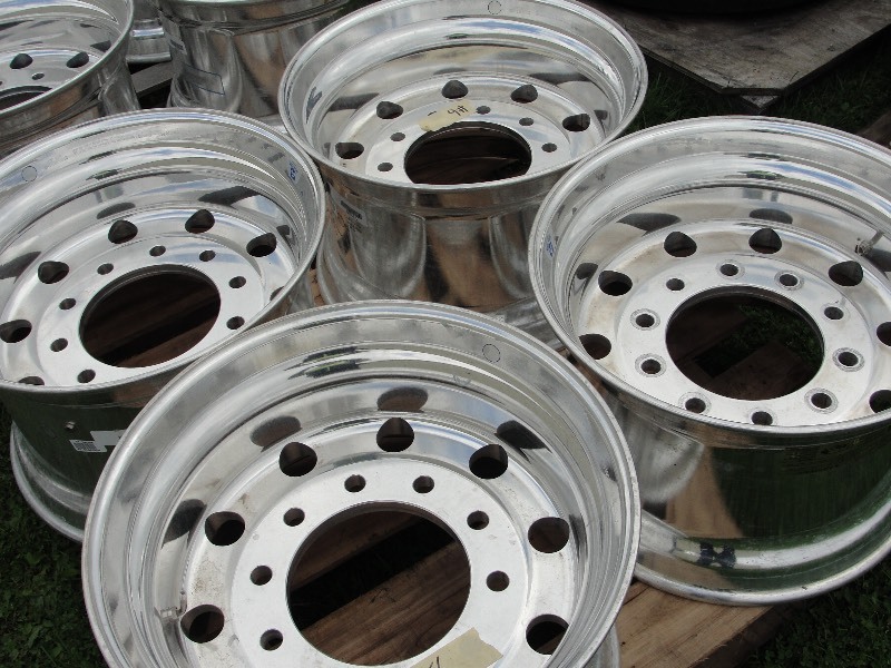 4-  1820-00018  14 x 22.5  ALUMINUM WHEEL  ULTRA ONE  ( SUPER SINGLE)