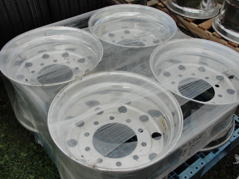 4-  1820- 00009  14 x 22.5 ALUMINUM WHEELS DURA BRITE ( SUPER SINGLE )