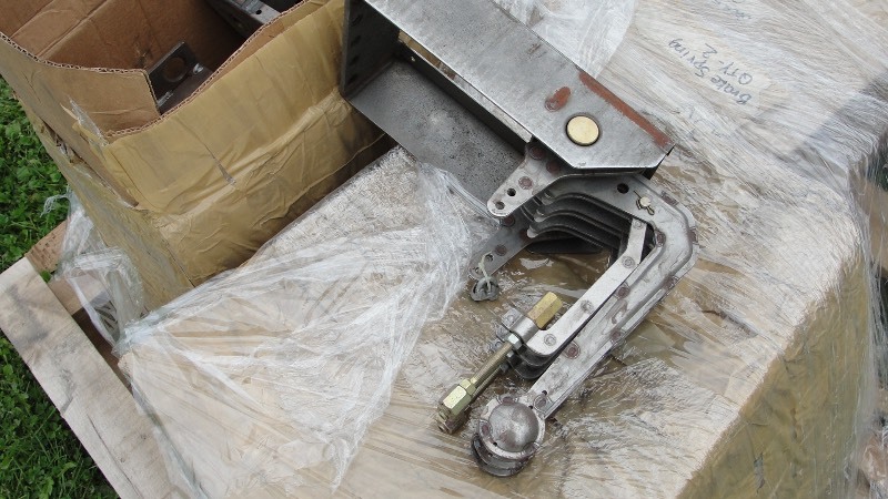 PALLET WITH BRAKE SPRING OPERATOR W HYD BUSHING COMP OPERATOR