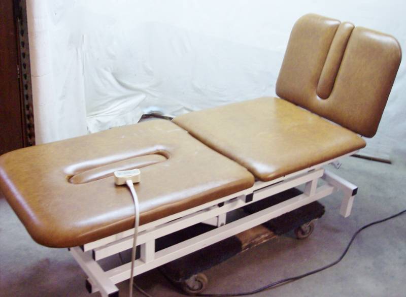 lot 1 image: Power Traction High Low Treatment  Massage Table - Excellent Working Condition