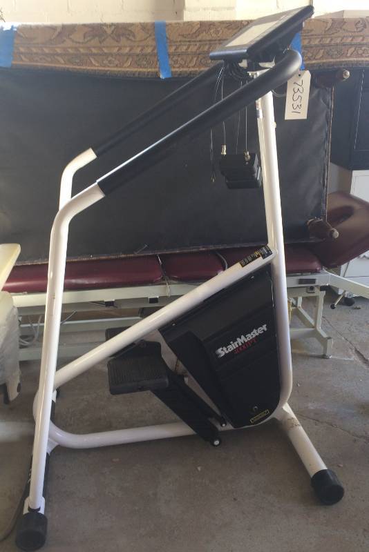 lot 16 image: Wow Retails Used $1200 StairMaster 4000 PT Professional Commercial Stepper Stair Climber  White Super Nice Condition