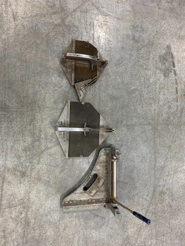 MANUAL TILE CUTTER LOT (3)