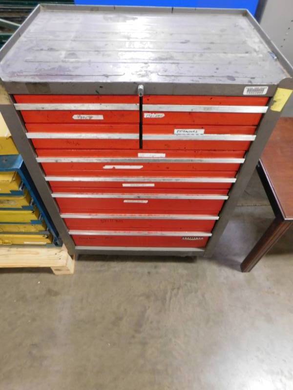lot 13 image: Rolling Craftsman Tool Box - 26.5(w) x 39(h) x 18(d)