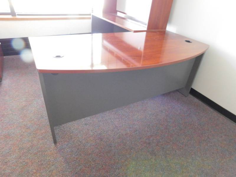lot 31 image: Bush Office Furniture