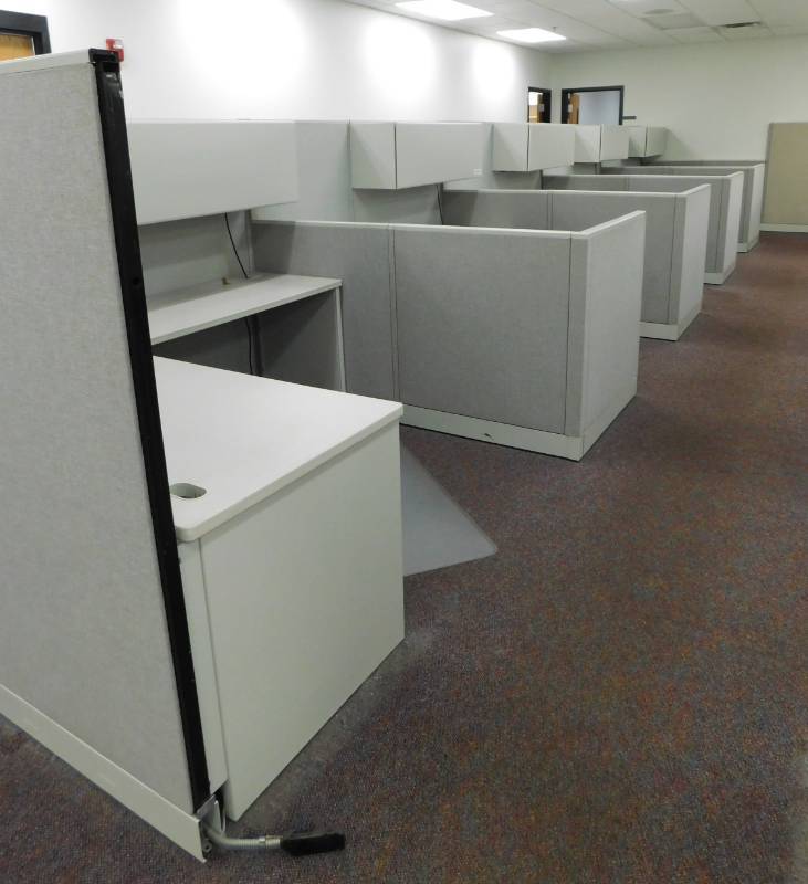 lot 37 image: 10 All Steel Office Cubicles