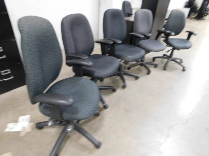 lot 61 image: 5 Adjustable Office Chairs & 1 HON File Cabinet