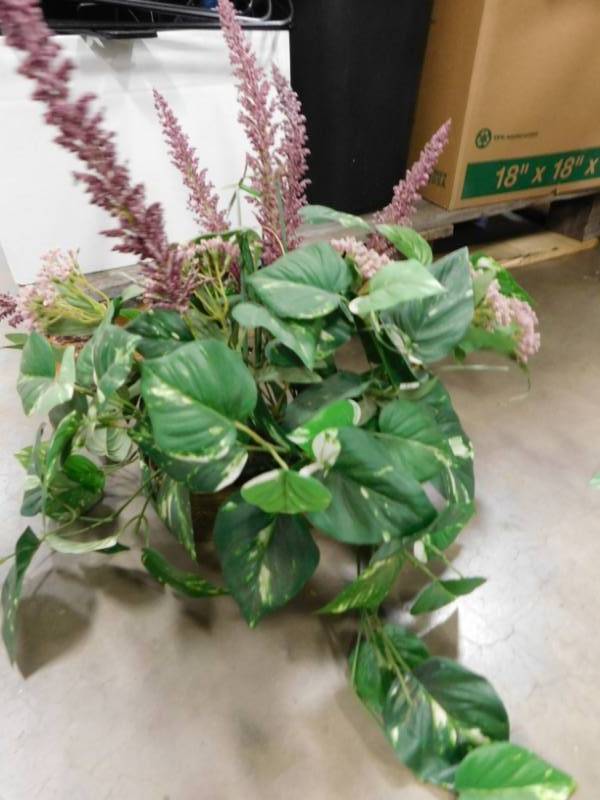 lot 78 image: Misc. Artificial Decor