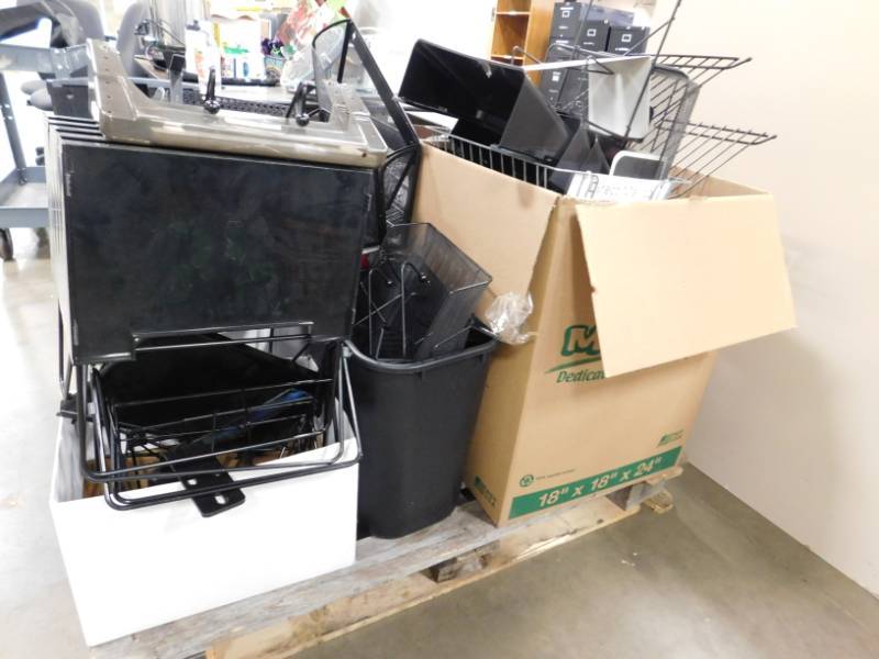 lot 79 image: Large Lot of Office Supplies