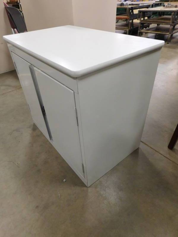lot 87 image: Metal Storage Unit - 30.75(w)  x 26.5(h) x 19(d)