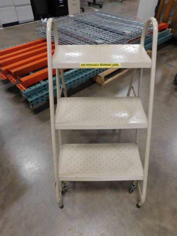 lot 92 image: Small Rolling Three Step Ladder