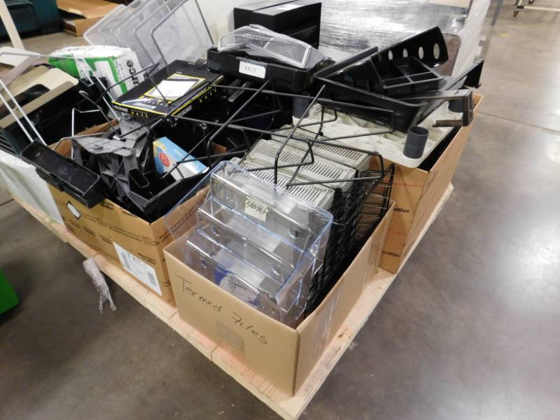 lot 105 image: Large Lot of Office Supplies