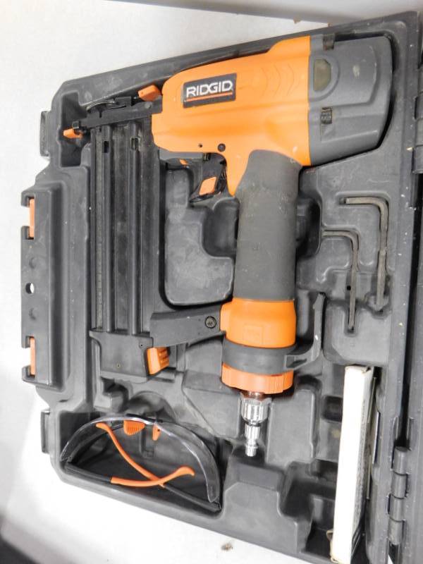 lot 114 image: Ridgid Brad Nailer