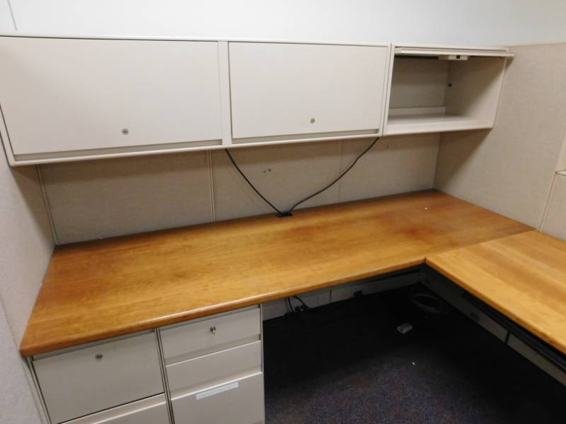 lot 118 image: 9 Steel Case Office Cubicles