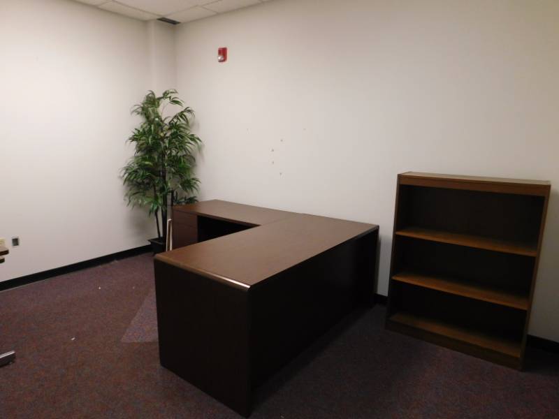 lot 120 image: Office Furniture