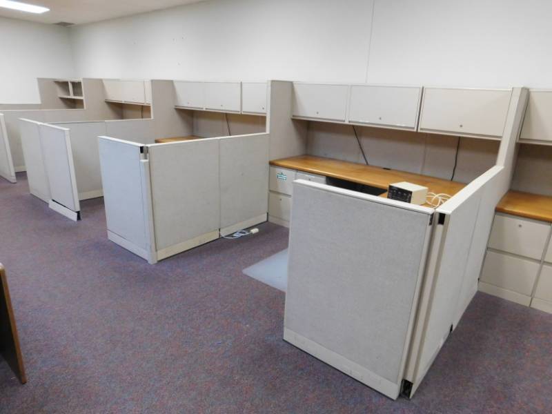 lot 122 image: 7 Steel Case Cubicles with 2 Single Work Stations
