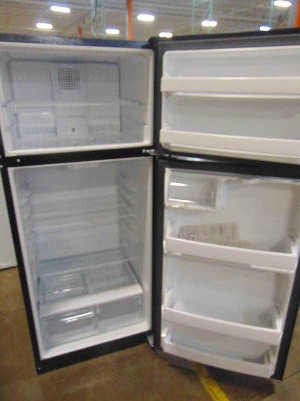 lot 10 image: GE 17.5-cu ft Top-Freezer Refrigerator (Black) GTS18GTHBB