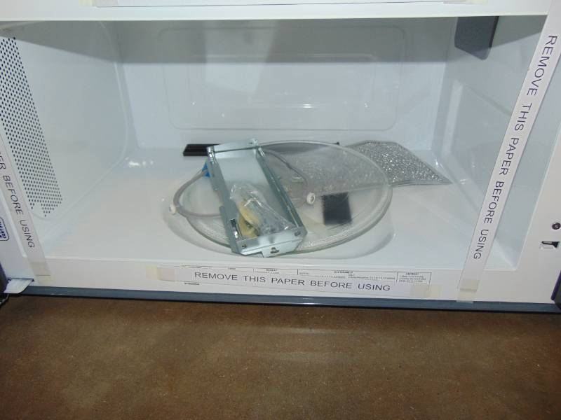 lot 20 image: Whirlpool 1.7-cu ft Over-the-Range Microwave WMH31017HZ