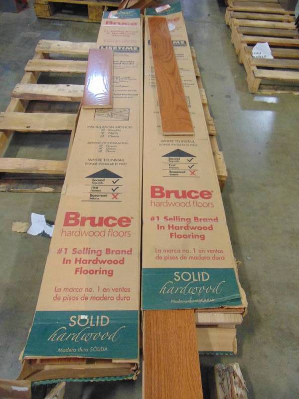 lot 35A image: Bruce Americas Best Choice Gunstock Oak Solid Hardwood Flooring (23.5-sq ft) ABC5401P - 2 Cases