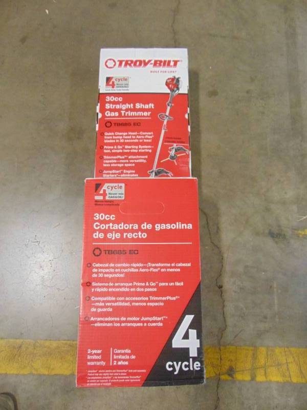 lot 50 image: Troy-bilt 30 cc 4-Cycle Straight Shaft Attachment Capable Gas Trimmer TB685 EC