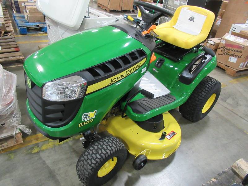 lot 114 image: John Deere E100 42 in. 17.5 HP Gas Automatic Lawn Tractor, BG21068 - Will not start (Solenoid), 0.2 hours.