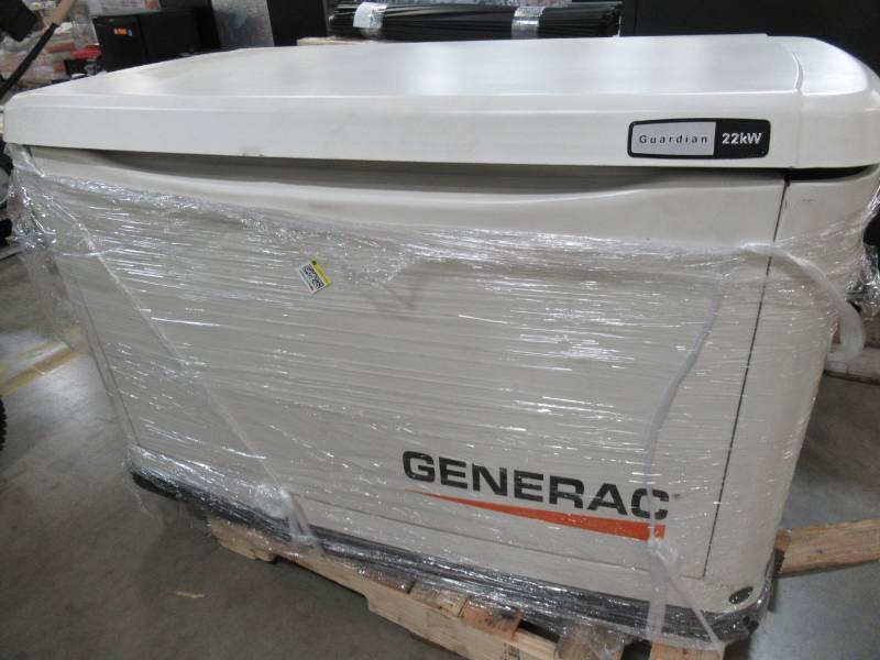 lot 115 image: Generac 22,000-Watt (LP)19,500-Watt (NG) Air Cooled Standby Generator. 7043 - Small Dents on LH Side