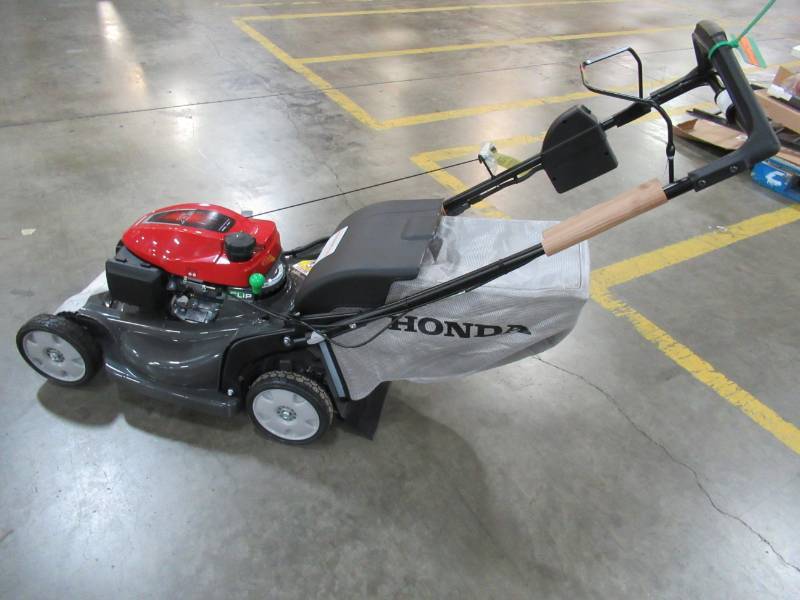 lot 116 image: Honda 21 in. Nexite Deck 4-in-1 Select Drive Walk Behind Gas Self Propelled Mower with Electric Start - Handle Controls Broken, Missing Key for Electric Start.