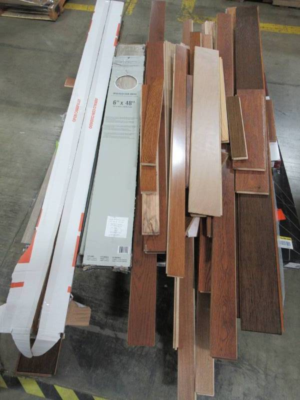 lot 119 image: Mixed Pallet of Miscellaneous Laminate and Hardwood Flooring.