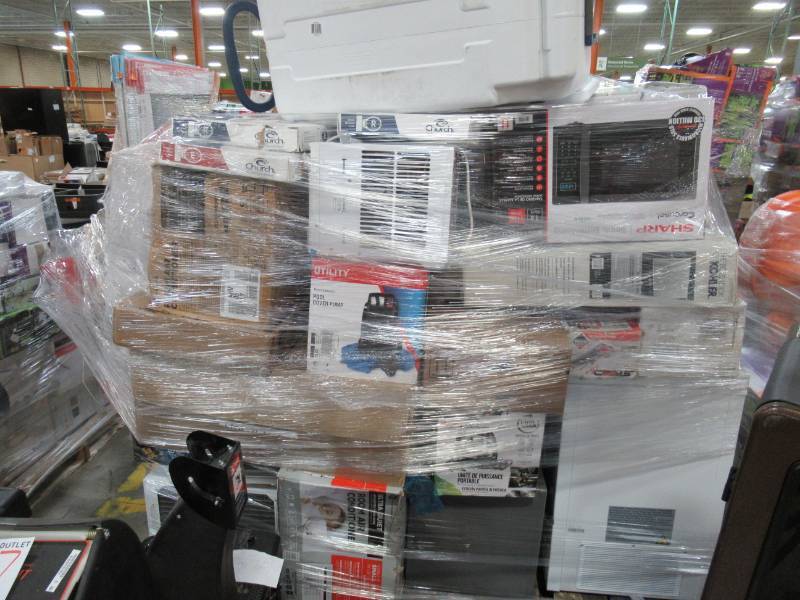 lot 45 image: WHOLESALE MIXED PALLET OF RETURNS - Small Appliances, Umbrellas, Housewares and More