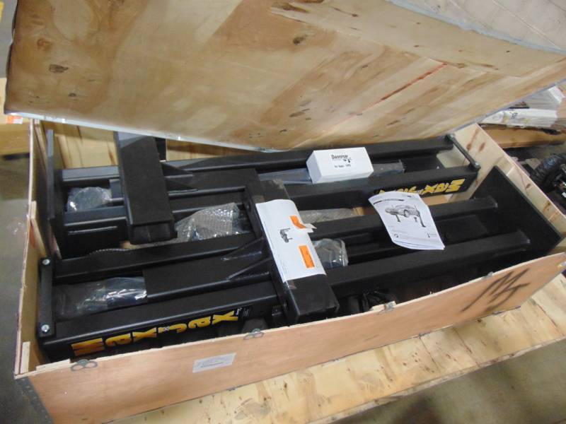 lot 79 image: Dannmar MaxJax 6,000 lb. 2-Post Portable Car Lift DMJ-6