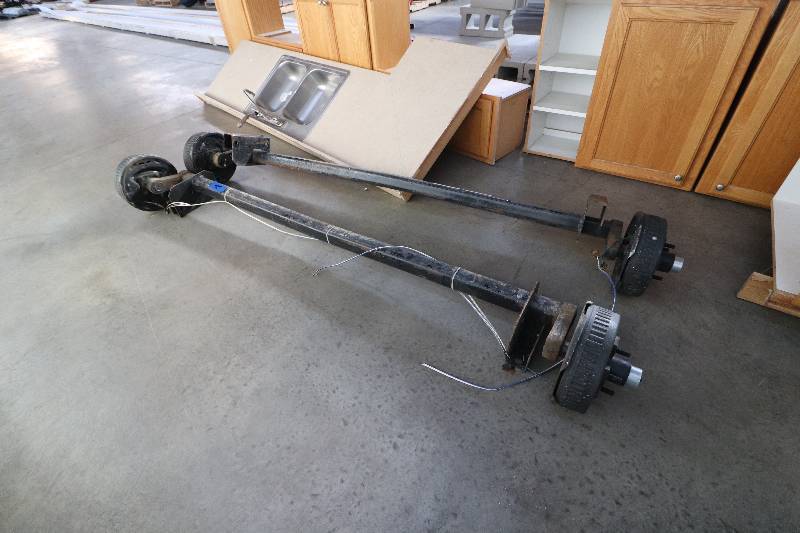 lot 40 image: Lot of (2) 3500# Trailer Axles