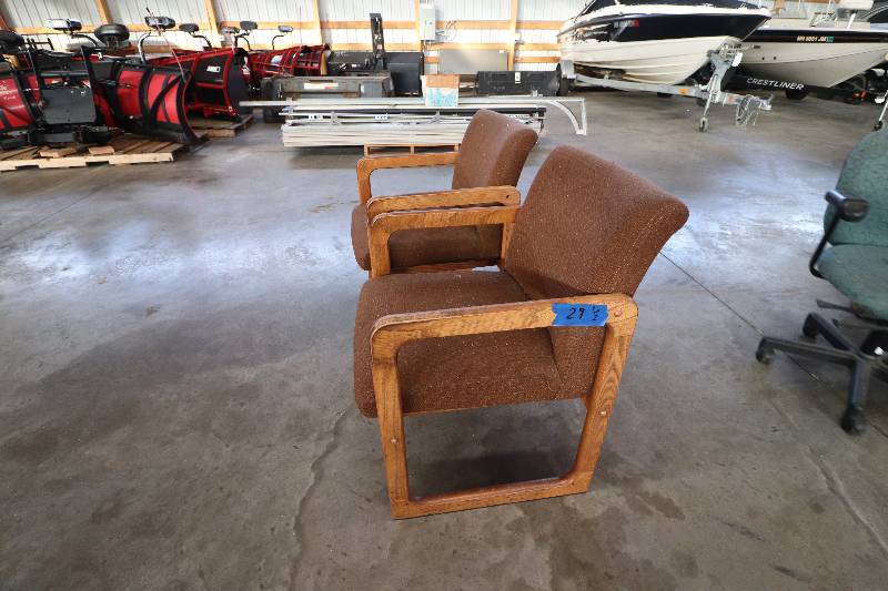 lot 29 image: Lot of (2) Oak Office Chairs