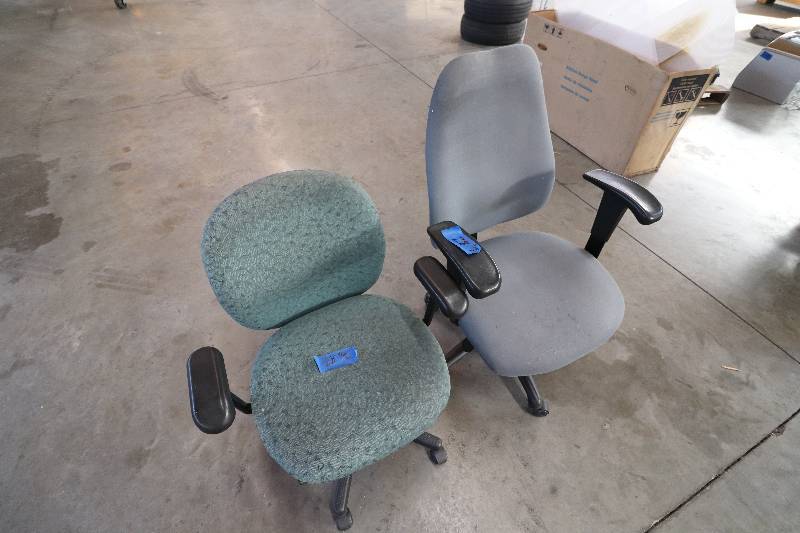 lot 28 image: Lot of (2) Office Chairs