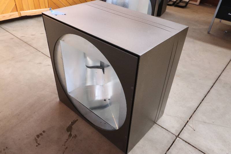 lot 45 image: 1000 Watt Metal Halide Outdoor Light Fixture