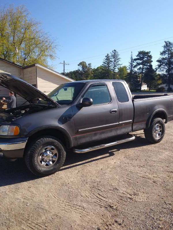 lot 1 image: 2002 FORD F150 XLT 7700 4X4 - TRITON V8 5.4L 148,821 MILES - PLEASE SEE PICTURES & VIDEO