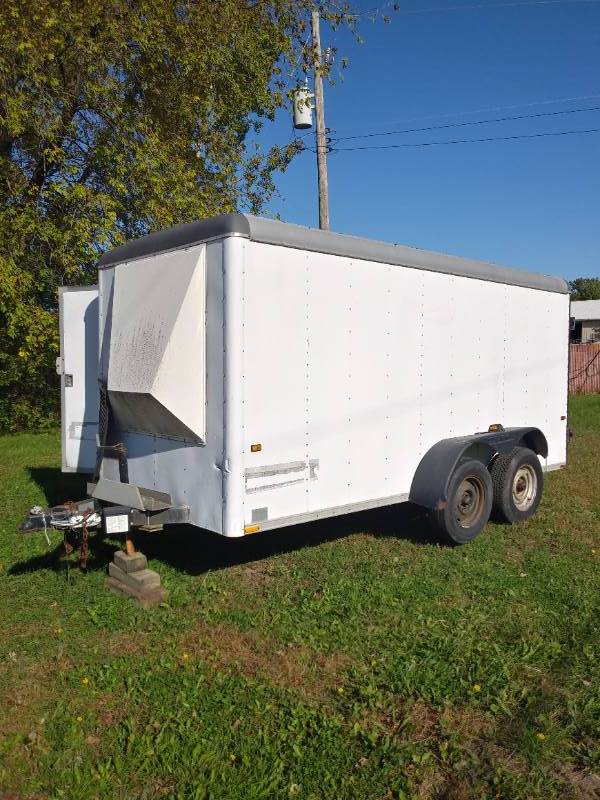 lot 4 image: 1992 WELLS CARGO TRAILER - DUAL AXLE - SIDE & REAR DOORS - FULLY OPERATIONAL - SEE PICTURES