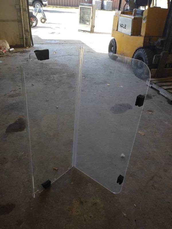 lot 12 image: GOLF CART WINDSHIELD - YAMAHA OR CLUB CAR PRECEDENT - RUNS & OPERATES AS IT SHOULD - SEE PICTURES
