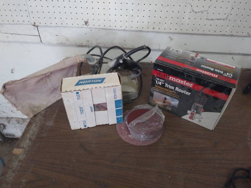 lot 24 image: DRILL MASTER 14 TRIM ROUTER IN BOX - SKIL 3 BELT SANDER 595 - NORTON SANDPAPER DISCS - SEE PICTURES