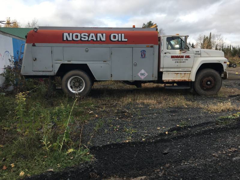 1987 Ford F700 Fuel Truck