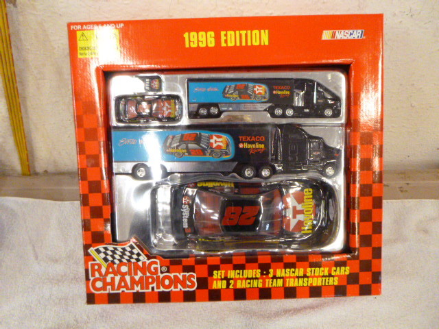 lot 10 image: Racing Champions 1996 Edition Die-Cast Metal Cars