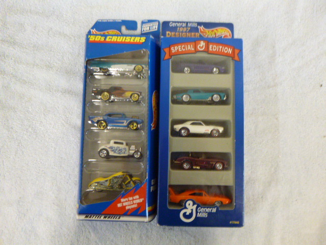 lot 21 image: 2 Sets of Hot Wheels Cars
