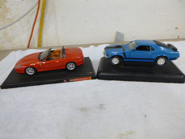 lot 26 image: 2 Die-Cast Metal Cars