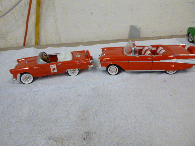 lot 28 image: 2 Die-Cast Metal Cars