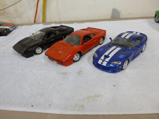 lot 29 image: 3 Die-Cast Metal Cars